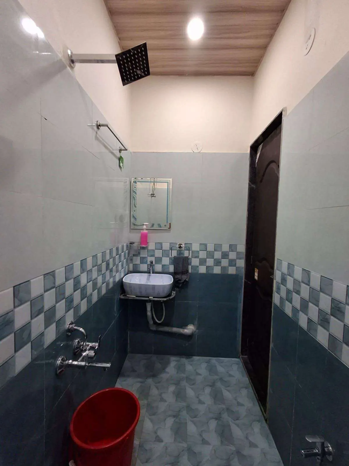 Modern bathroom in Shuubh Aavishkar 2BHK Villa, a 2 BHK villa in Lonavala on rent