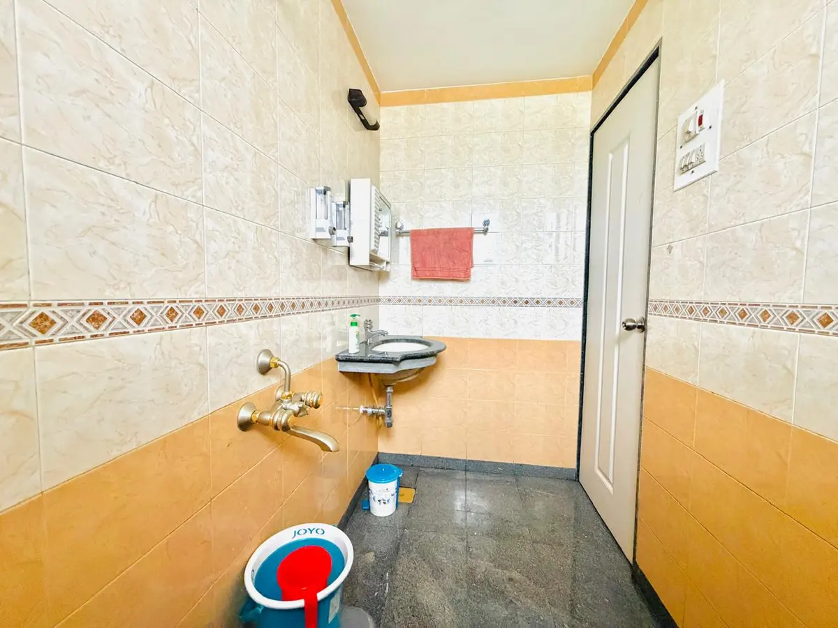 Modern bathroom in Elite Villa, a 4 BHK villa in Lonavala on rent