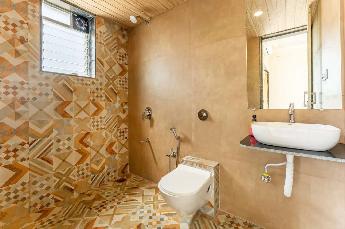 Modern bathroom in Shuubh Kaustubh 5BHK Villa, a 5 BHK villa in Lonavala on rent