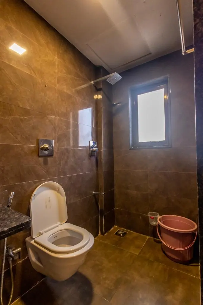 Modern bathroom in Rose Villa, a 4 BHK villa in Lonavala on rent