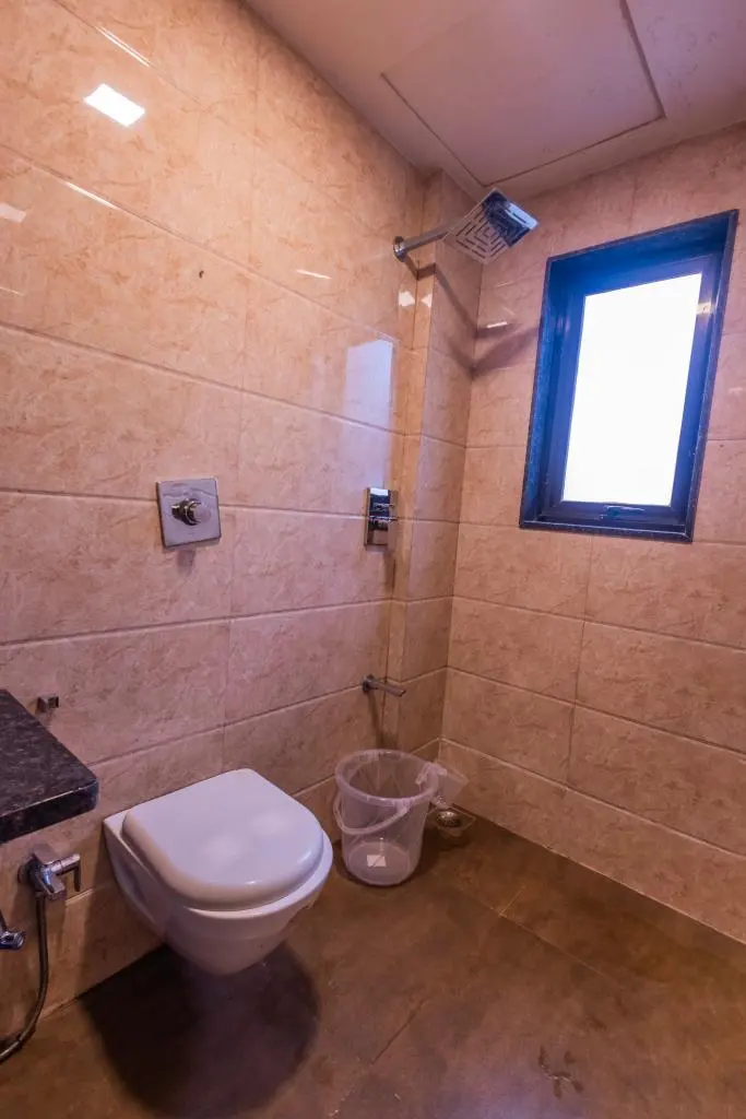 Modern bathroom in Rose Villa, a 4 BHK villa in Lonavala on rent