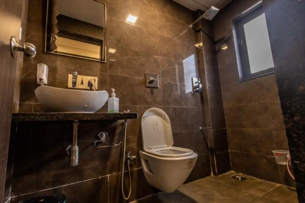 Modern bathroom in Rose Villa, a 4 BHK villa in Lonavala on rent